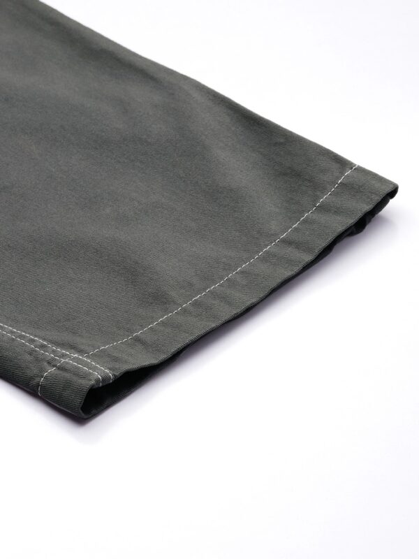 Men Relaxed Solid Regular Fit Cargos Trousers - Image 7