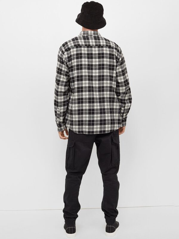 Men Black Solid Cargo Joggers - Image 2