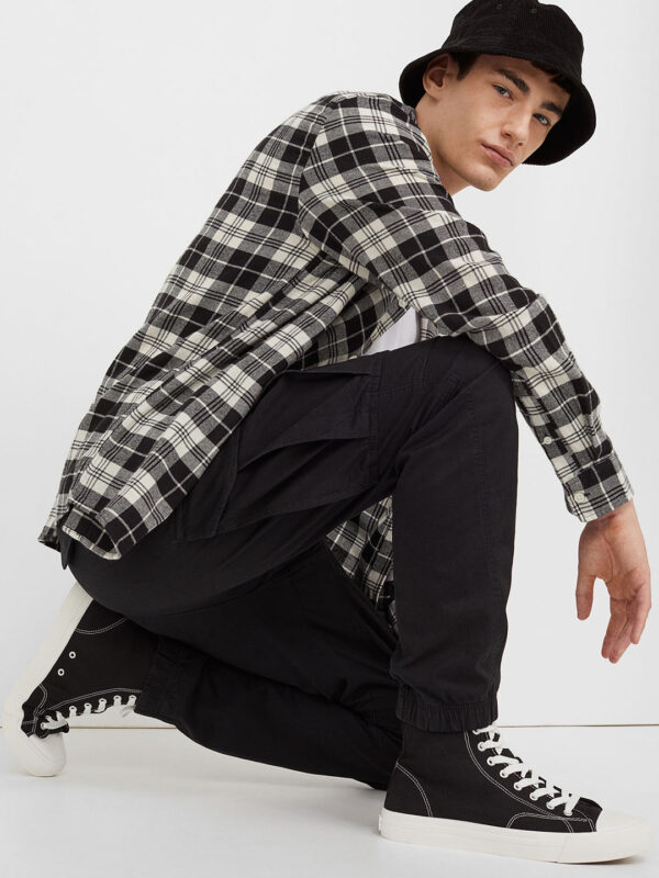 Men Black Solid Cargo Joggers - Image 3