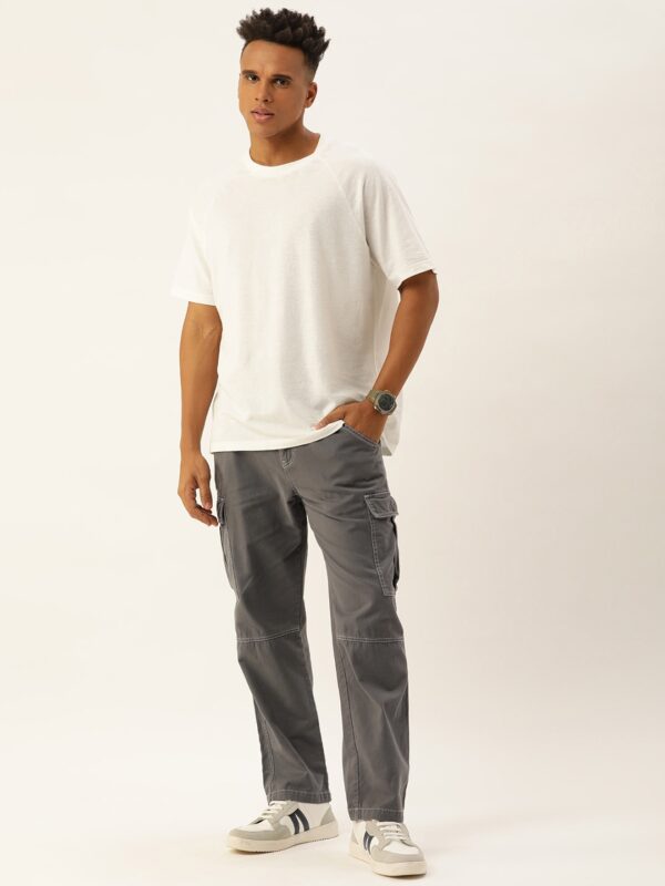 Men Relaxed Solid Regular Fit Cargos Trousers - Image 4